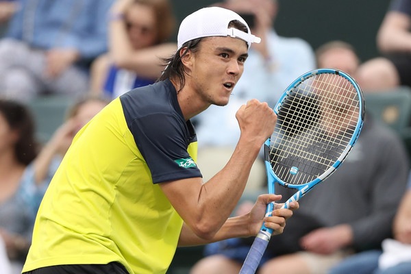 Taro Daniel tennis racket