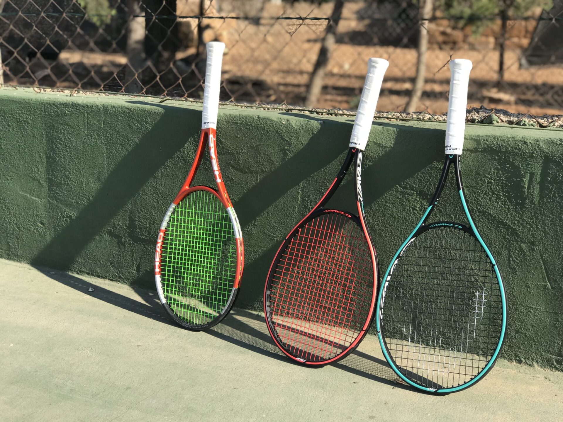 Raquette De Tennis D'occasion, Sans Marque, état Correct (voir Photos)