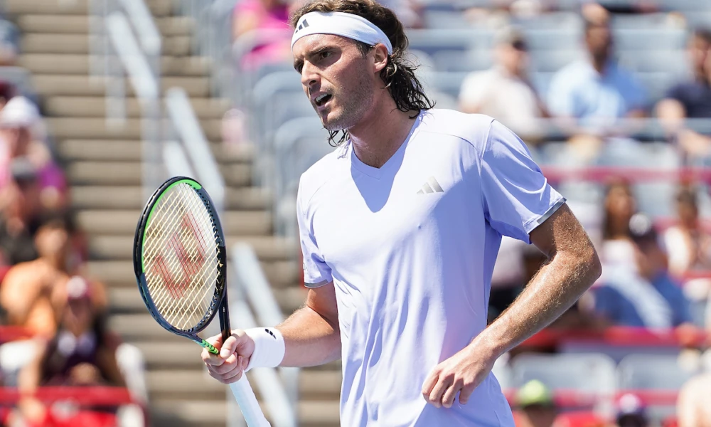 stefanos tsitsipas racquet