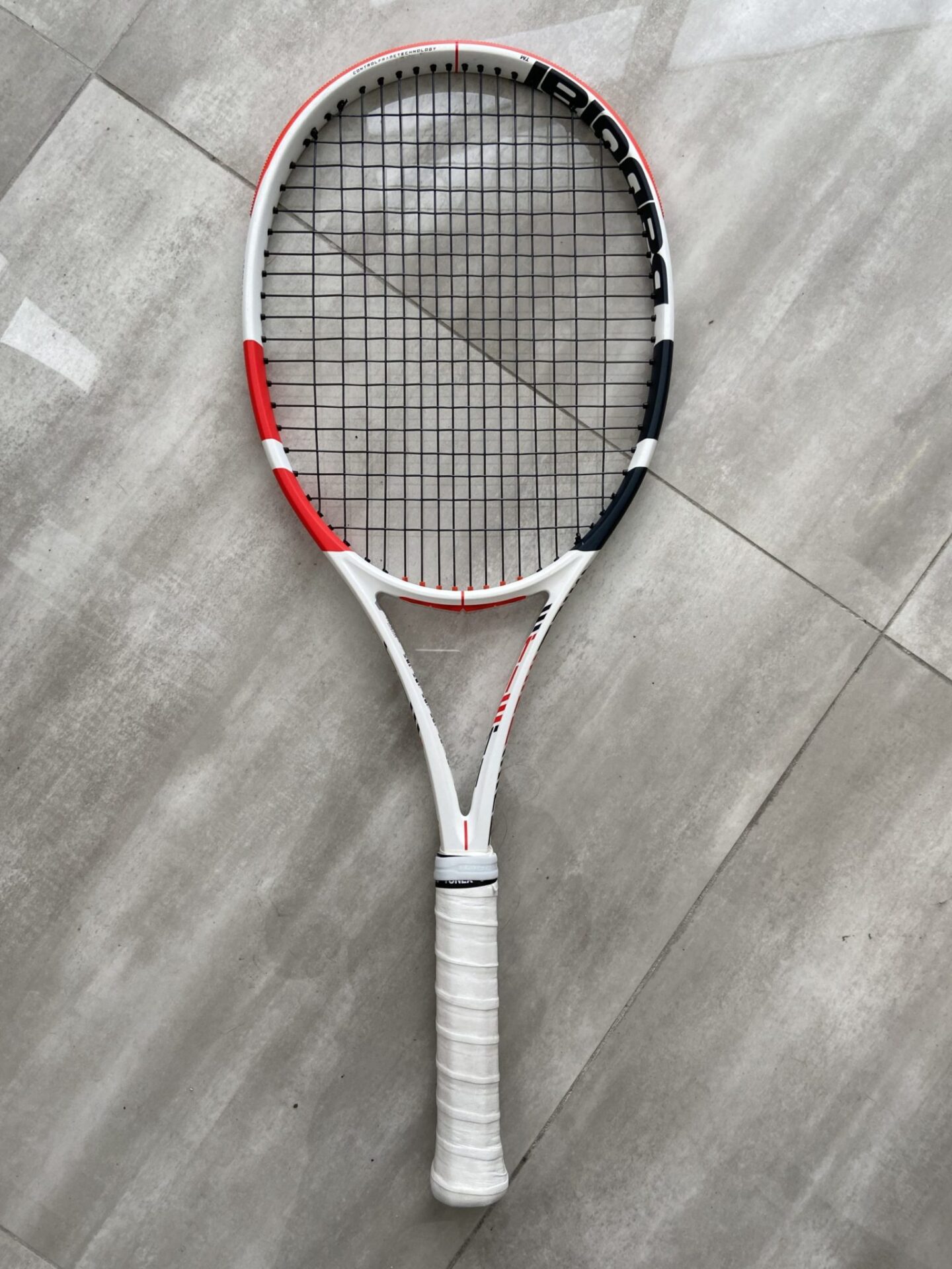 Babolat Pure Strike Tour (2019年モデル) Babolat Pure Strike Tour Racquet Review - Tennisnerd.net