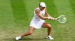 swiatek on grass court