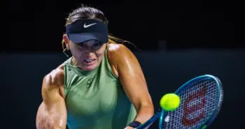 paola badosa racquet
