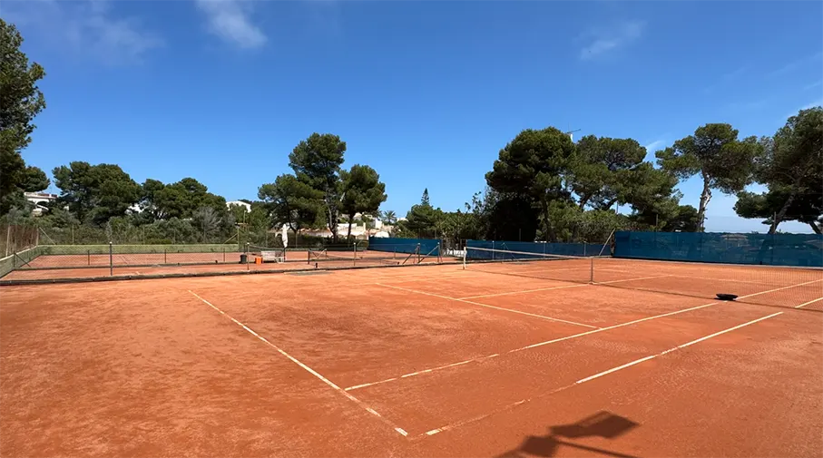 Tennis in the Valencia and Alicante Region: Clubs, Courts and a World-Class Academy