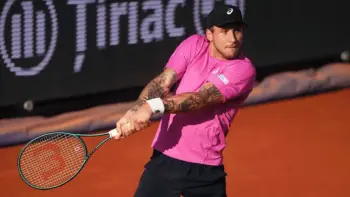 alex molcan racquet